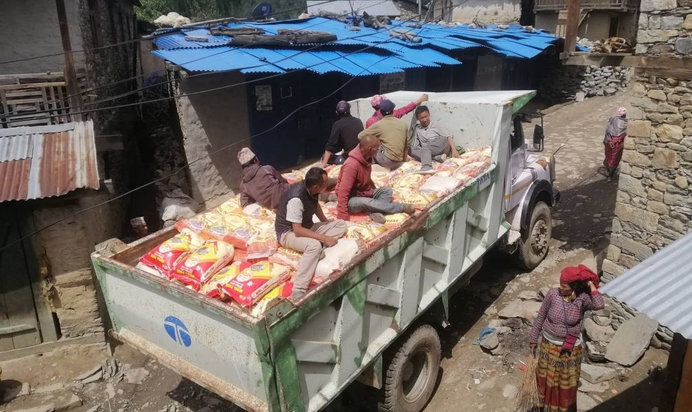 नौ महिनासम्म रोकिएको खाद्यान्न हुम्लाको लिमि पुग्यो