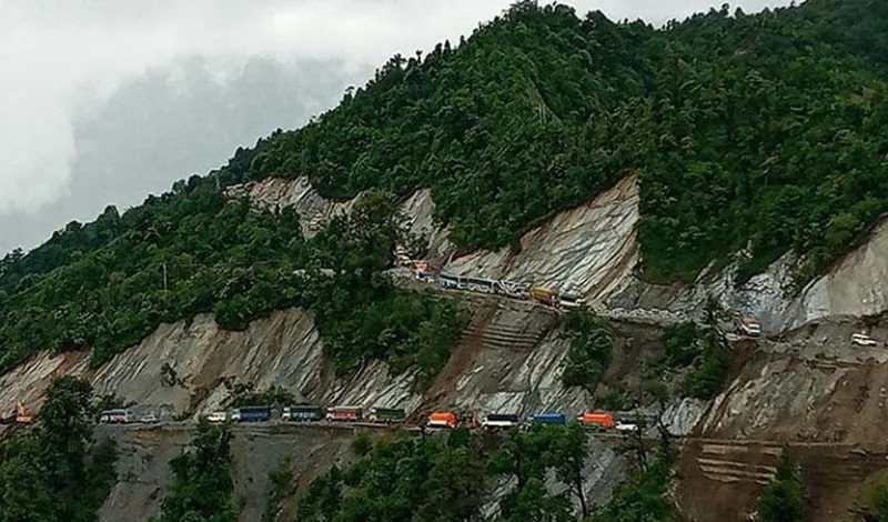 बझाङको जालेबगरमा पहिरो खस्दा जयपृथ्वी राजमार्ग अवरुद्ध