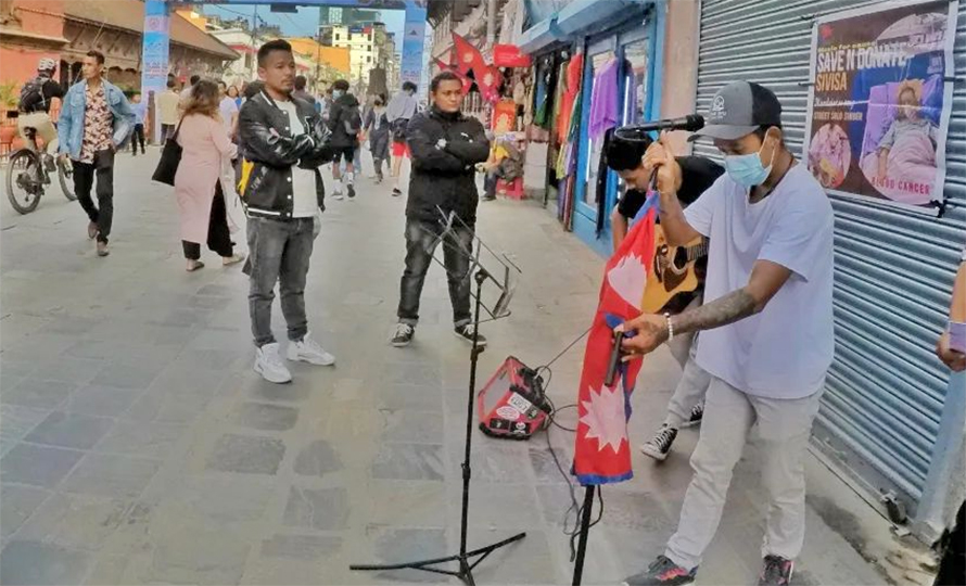 गीत गाइरहेका थिए, पुलिसले उठाएर लग्यो