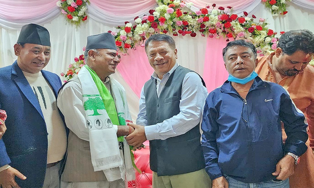 विवेकशील साझाबाट उम्मेद्वार बनेका पुरुषोत्तम ढुंगेल काँग्रेसमा प्रवेश