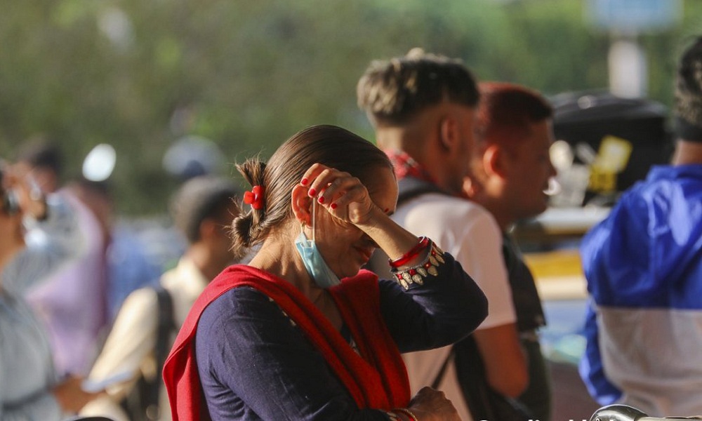 विमानस्थलमा घर फर्किने भन्दा विदेशिनेको लामो लाइन