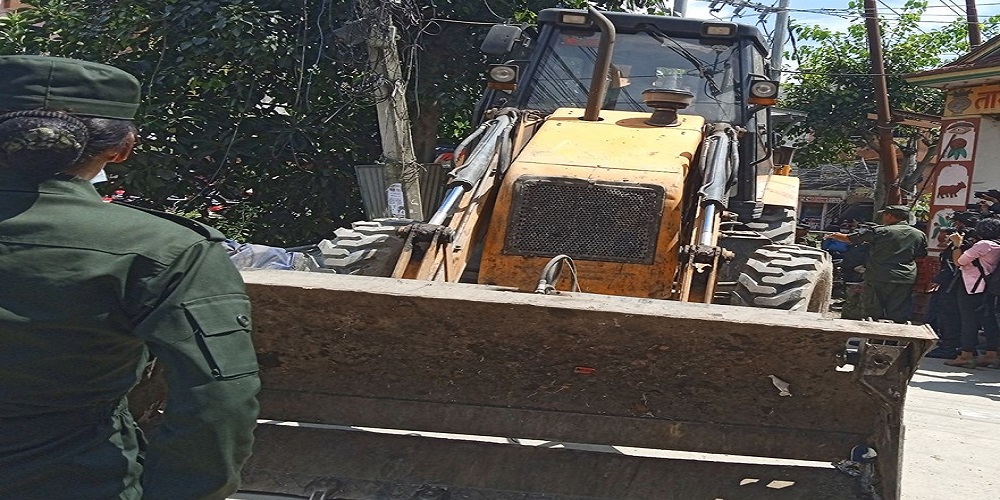 अनाधिकृत संरचनामाथि महानगरले माछापोखरीमा डोजर चलायाे