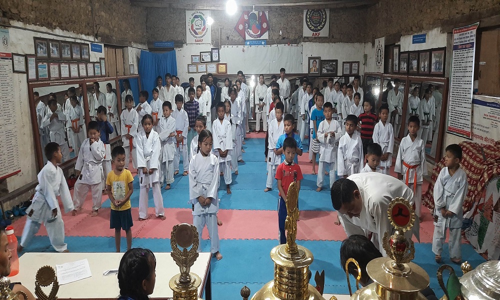 प्रदेश र राष्ट्रिय प्रतियोगीताका विजेता खेलाडीलाई पुरस्कार दिने कराँते प्रशिक्षक तामाङको घोषणा