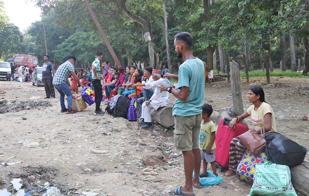 चुनाव र चाडबाडले नरोकिएका पाइला