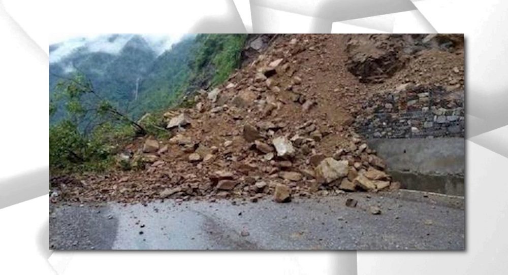 पहिरोका कारण कर्णाली राजमार्ग अबरुद्ध