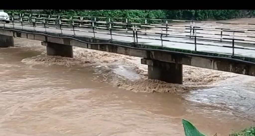 सिन्धुलीकाे माडीबजार खोलाको जोखिममा