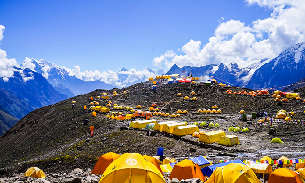 मनास्लु हिमपहिरोमा परेका ९ जनाको उद्धार