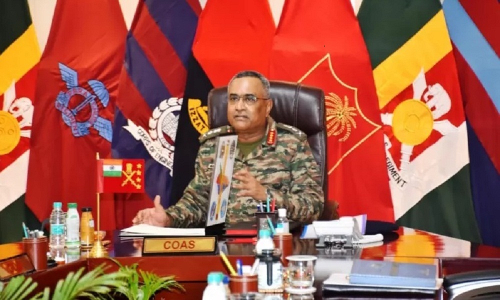 स्थल सेनाध्याक्ष पाण्डेले आज प्रधानमन्त्री देउवासँग शिष्टाचार भेट गर्दै