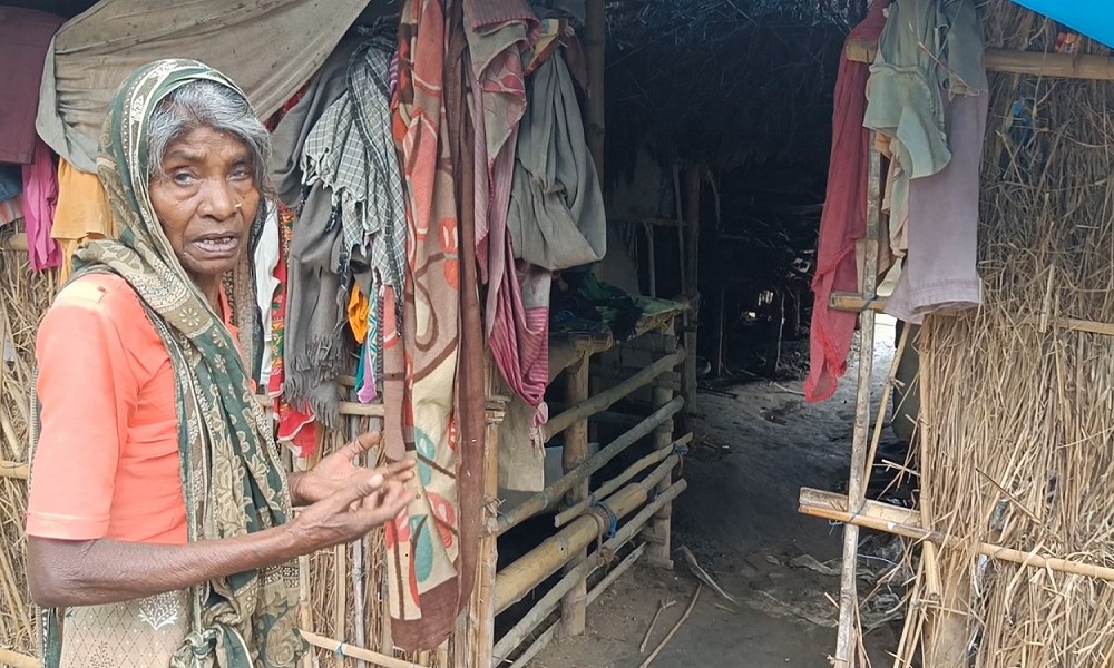 मुसहर समुदायका मानिस पानी चुहिने झुपडीमा कष्टकर जीवन बिताउन बाध्य