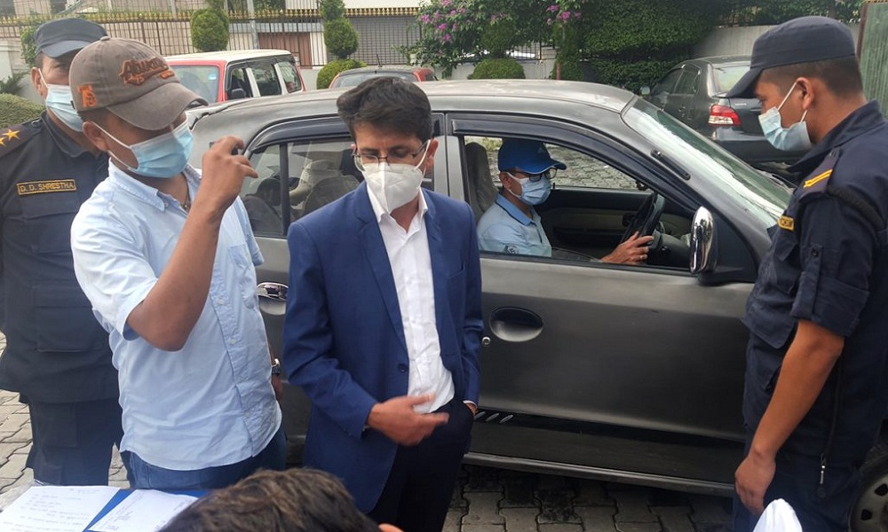 साढे २२ लाख रुपैयाँसहित पक्राउ परेका उपसचिवविरुद्ध भ्रष्टाचार मुद्दा