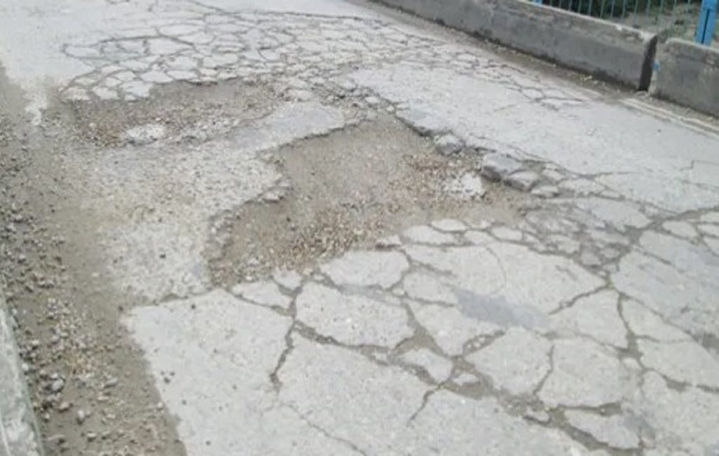 पूर्वपश्चिम राजमार्गमा खाल्डाका कारण यातायात संचालनमा समस्या