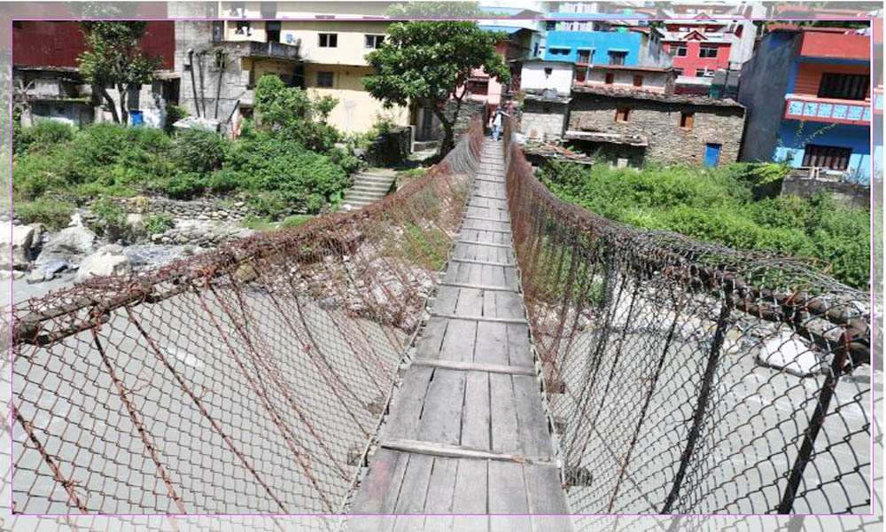 म्याग्दीको बेनीमा रहेको १ सय ३५ वर्ष पुरानो झोलुङ्गे पुल जीर्ण