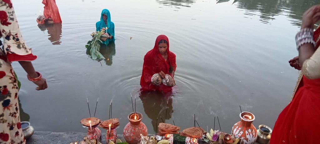 मिथिलाञ्चलमा छठको दोस्रो दिनको  रौनक