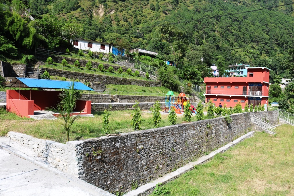 म्याग्दीको मङ्गला गाउँपालिकाले बनायो इन्द्रेणी–पार्क, रमाउँदै बालबालिका (फोटोफिचर)