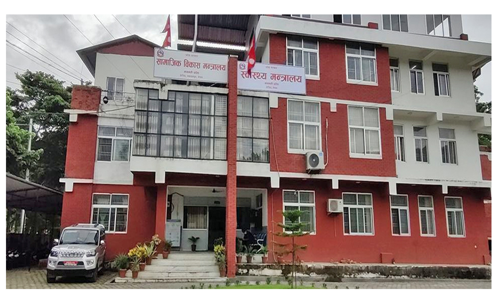 दशैंको बेला तलब पाएनौं : स्वास्थ्यकर्मी
