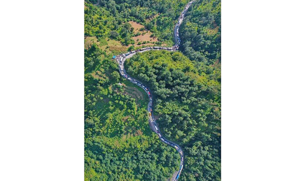 दशैंमा घर हिँडेकाहरु घण्टौं जाममा
