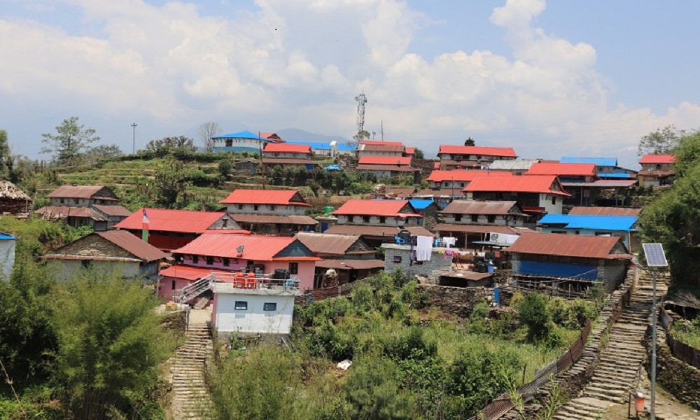 दसैँ र तिहार बिदा मनाउन आएका पर्यटकले लमजुङका होमस्टे भरिए
