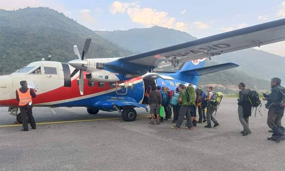 सोलुखुम्बुको लुक्लामा हुने नियमित उडान अव मन्थलीबाट हुने