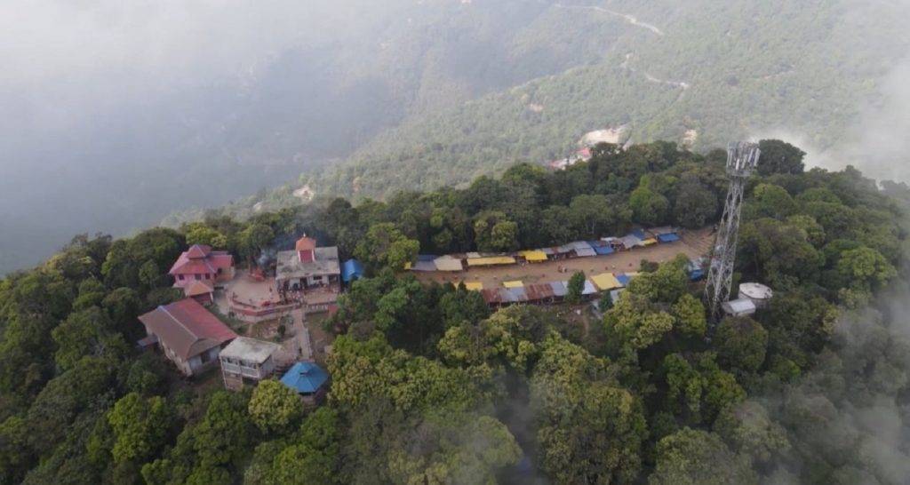इलामको सानी पाथिभरामा भक्तजन र पर्यटकको आवागमन बढ्याे