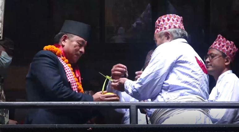 उपराष्ट्रपति नन्द बहादुर पुनबाट भक्तपुरको प्रसिद्ध नवदुर्गा मन्दिरमा सरिक भई नवदुर्गा भवानीको पूजाअर्चना