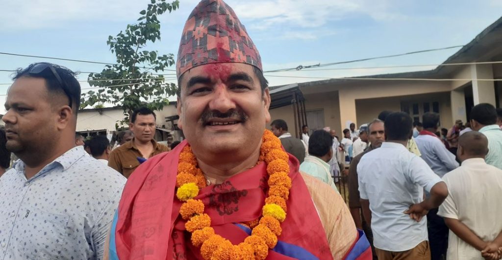 यातायात कार्यालयका हाकिमले प्रतिनिधिसभाको लागि दिए स्वतन्त्र उम्मेदवार