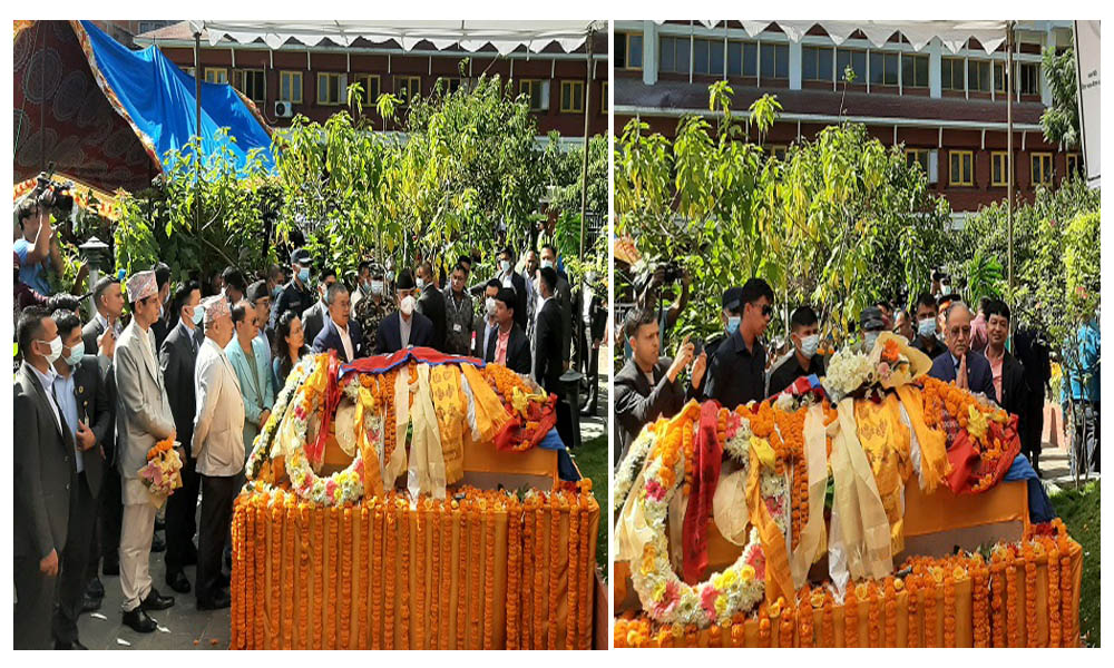 प्रधानमन्त्री देउवा र माओवादीका अध्यक्ष प्रचण्डद्वारा जाेशीप्रति श्रद्धाञ्जली अर्पण