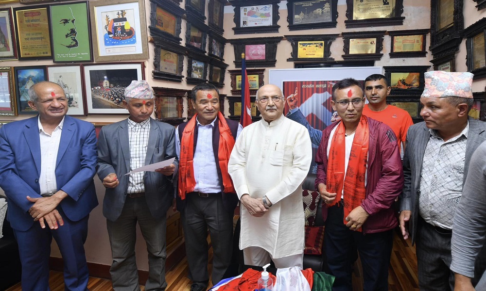 हुम्लाबाट निर्वाचित सांसद छक्कबहादुर लामा नेकपा एमालेमा प्रवेश