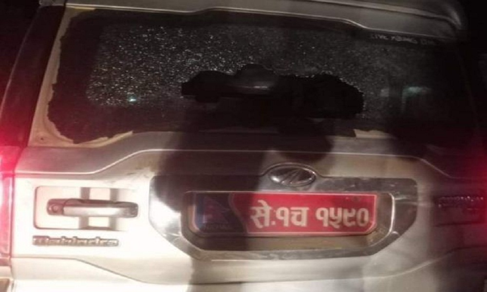 कैलालीमा सत्तारुढ–गठबन्धनको गाडीमा तोडफोड