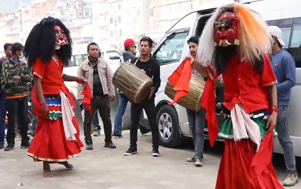 चलचित्र ‘लाखे’ को टिमद्वारा लाखे नाच प्रस्तुत