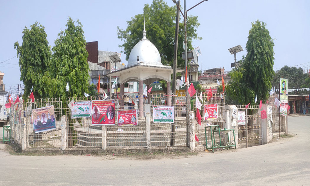 आचारसंहिता विपरीतका झन्डा र ब्यानर हटाइयो