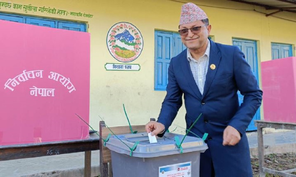 राष्ट्रिय सभा अध्यक्ष गणेशप्रसाद तिमिल्सिनाले गरे मतदान