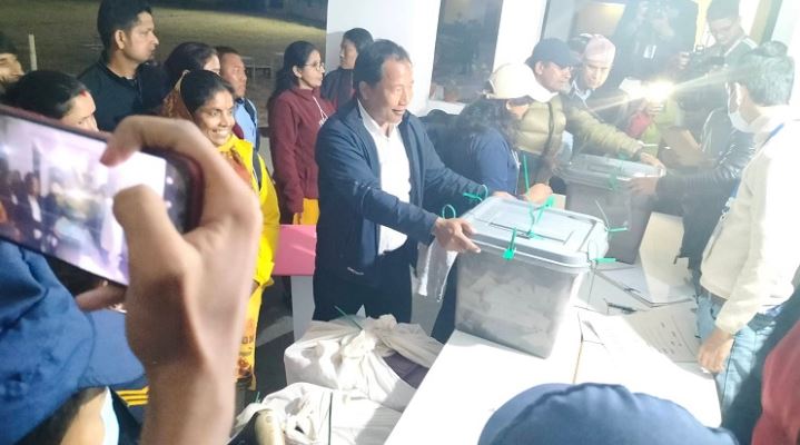 मकवानपुरका विभिन्न मतदान केन्द्रबाट मतपेटिका हेटौँडा आइपुगे