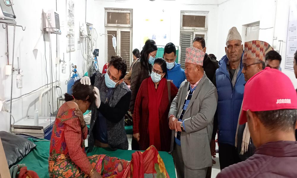 डोटी भूकम्प : पूर्वमन्त्री आलेद्वारा मृतकका परिवारलाई आर्थिक सहयोगको घोषणा