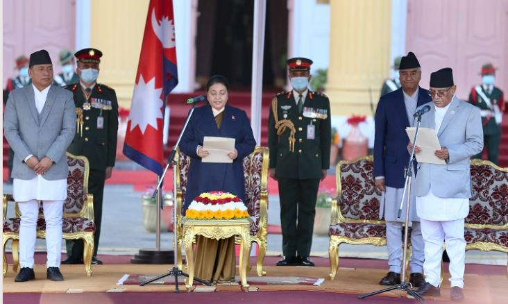 प्रधानमन्त्री प्रचण्डद्वारा पद तथा गोपनीयताको शपथ ग्रहण