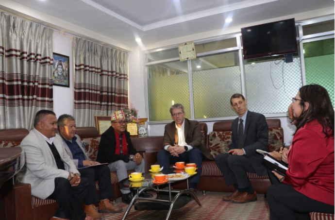 निर्वाचनमा सम्मानजनक उपलब्धि हासिल गरेकोमा राप्रपालाई अमेरिकी राजदूतको बधाई
