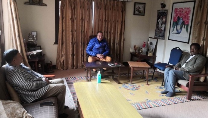 झलनाथ खनाल र प्रभु साहबीच भेटघाट