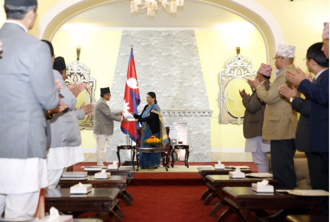 आयोगले राष्ट्रपतिलाई बुझायो निर्वाचन परिणाम