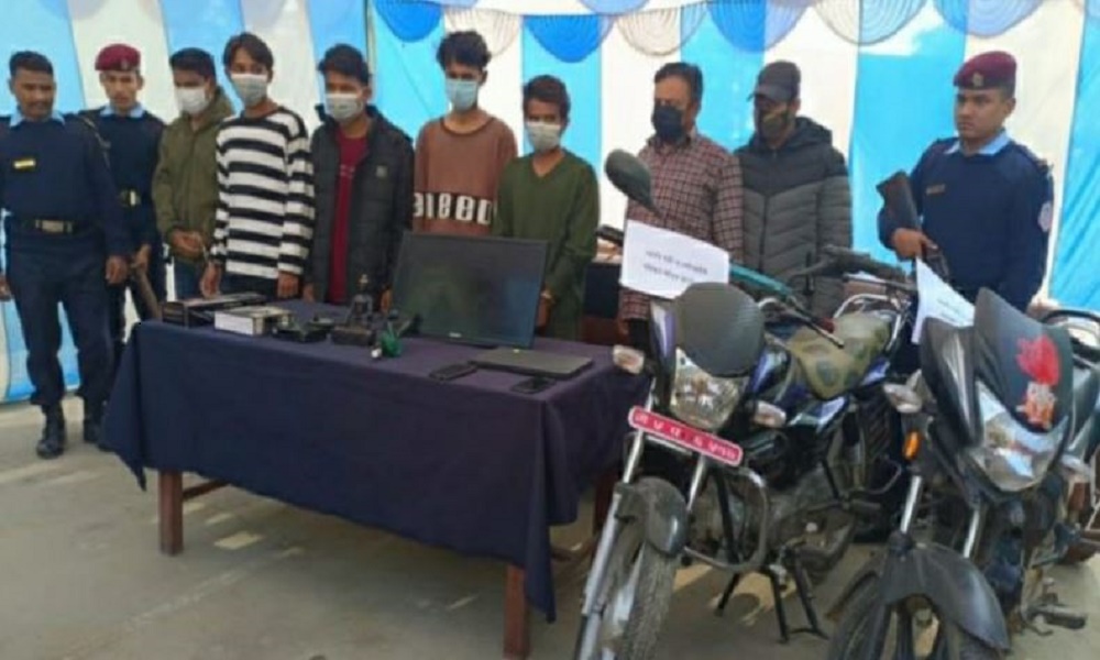 कोहलपुरमा बहुमूल्य मूर्तिसहित सातजना पक्राउ