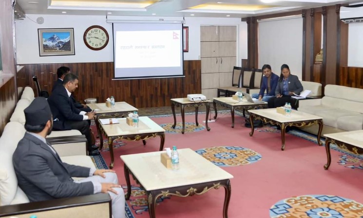 प्रधानमन्त्रीले भेटे कम्बोडियामा ज्यान गुमाएका निराकारका बुबा