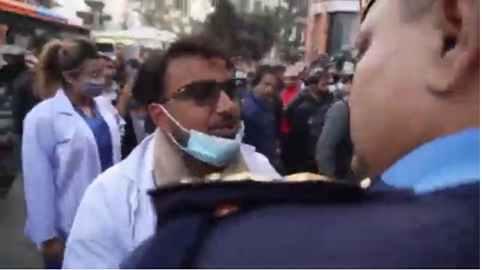 डाक्टर कुटपिटको विरोधमा आज देशभरका स्वास्थ्य संस्थाको आकस्मिक बाहेकका स्वास्थ्य सेवा बन्द