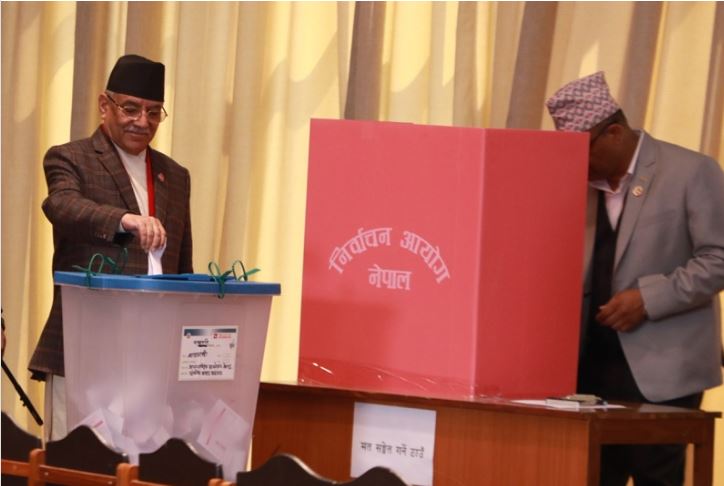 राष्ट्रपति चुनावमा प्रधानमन्त्री प्रचण्डद्वारा मतदान
