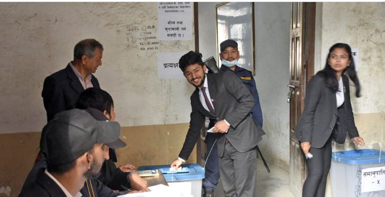 स्ववियुको नेतृत्वका लागि मतदान सुरु