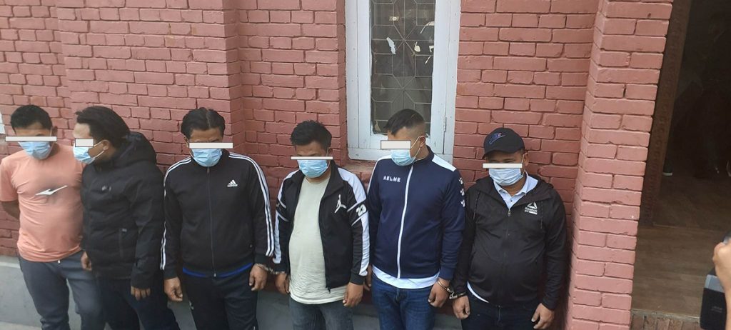 विदेशमा ज्यान गुमाएका नेपालीको बीमा रकममा ठगी, ६ जना पक्राउ