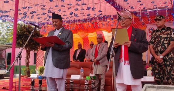 लुम्बिनीका मुख्यमन्त्री डिल्ली चौधरीले लिए शपथ