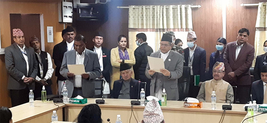 उपनिर्वाचनमा निर्वाचित जसपा अध्यक्ष उपेन्द्र यादवद्धारा शपथ ग्रहण