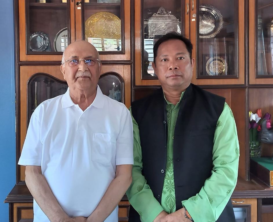 एमाले अध्यक्ष ओली र रेशम चौधरीबिच भेटवार्ता