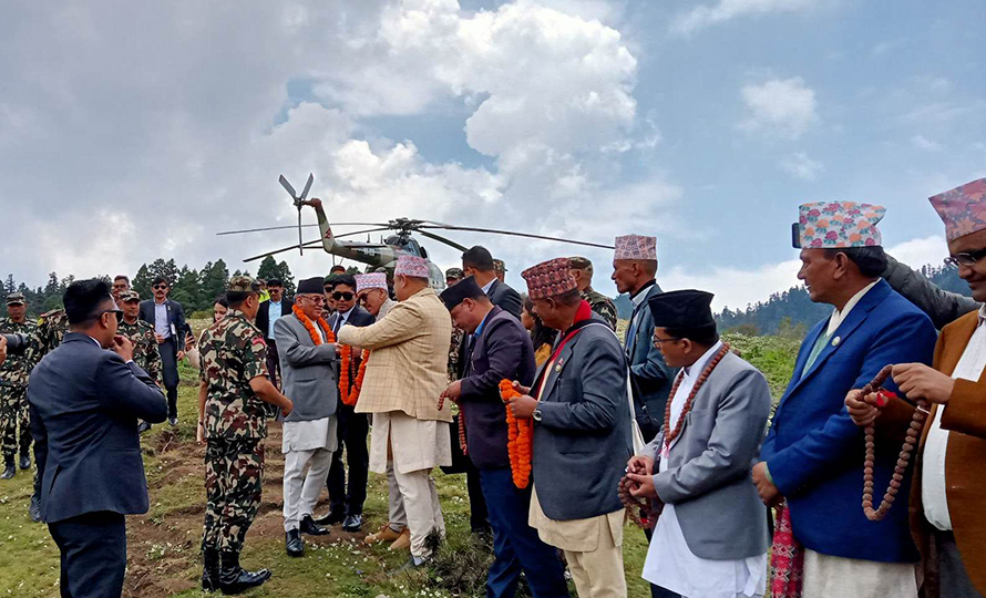 प्रधानमन्त्री प्रचण्ड खप्तडमा